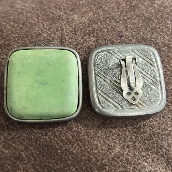 Ben Amun Vintage Green Square Clip-on Earrings 2" - Picture 4 of 4